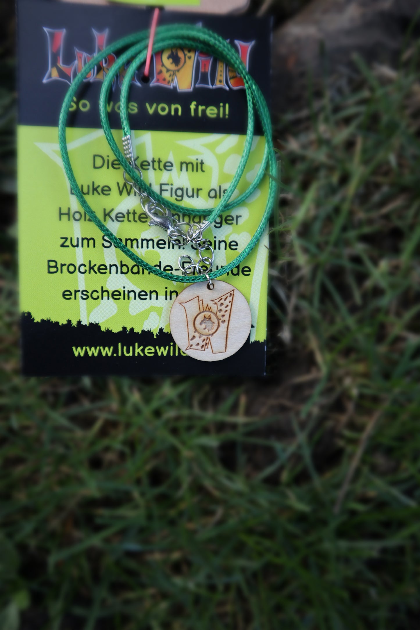 Halskette mit Holzanhänger