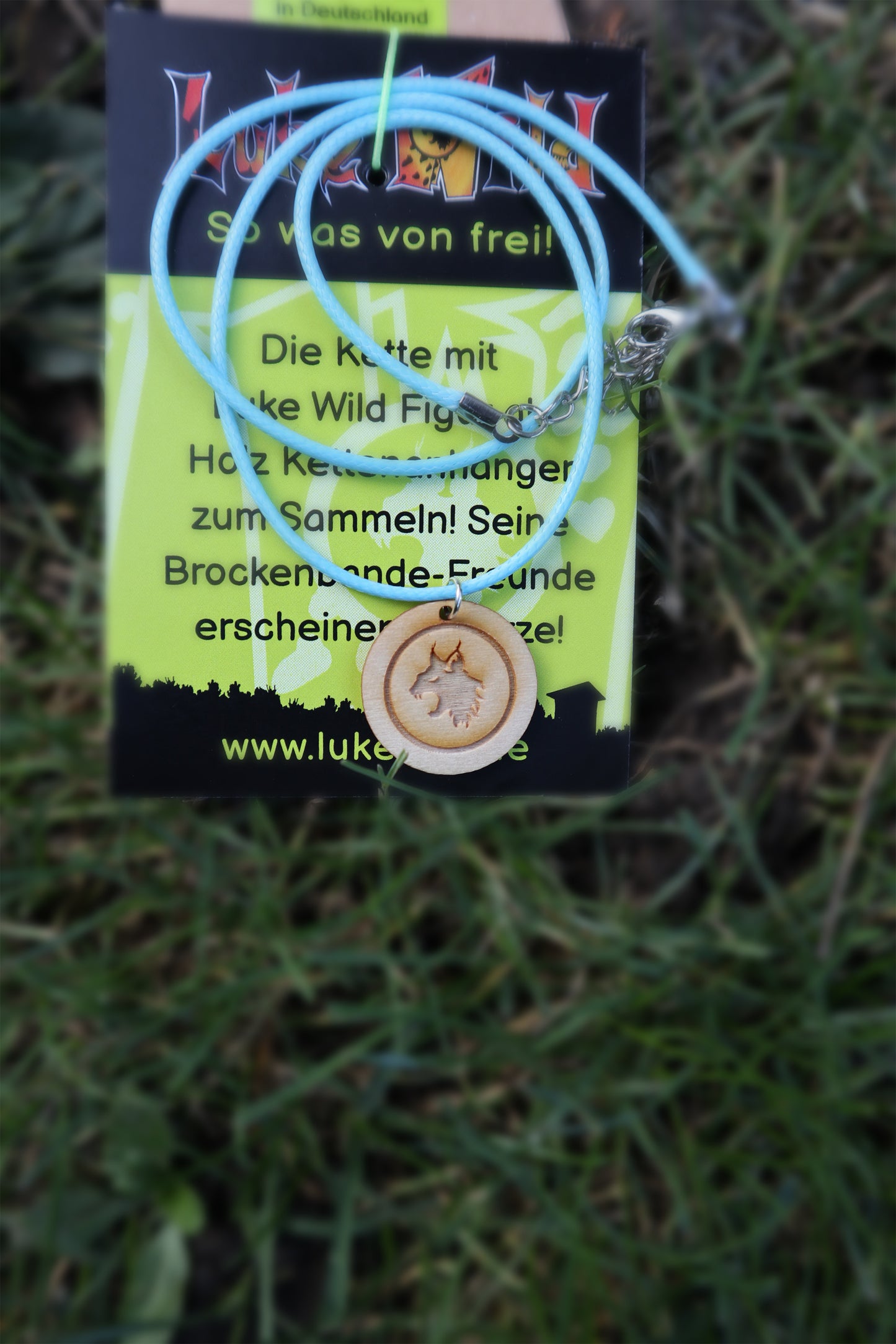 Halskette mit Holzanhänger
