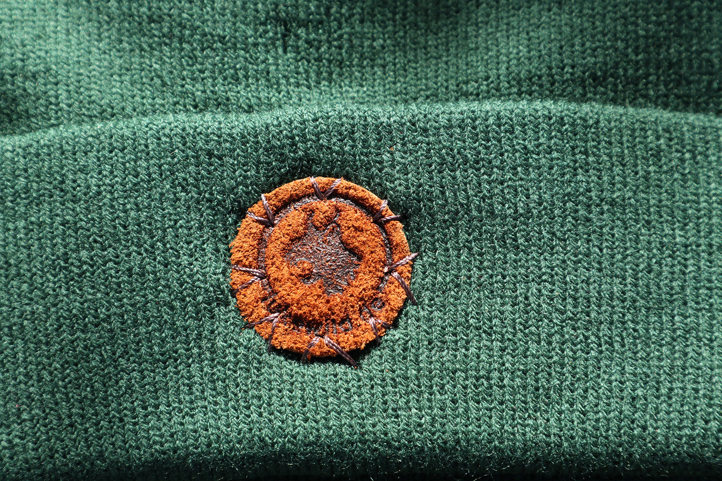 Junior Beanie mit Leder Patch
